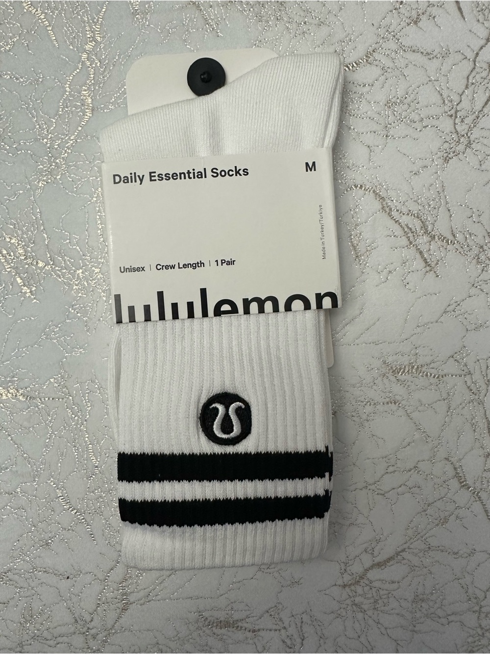 NEW lululemon Daily Essential Crew Socks - SIZE M